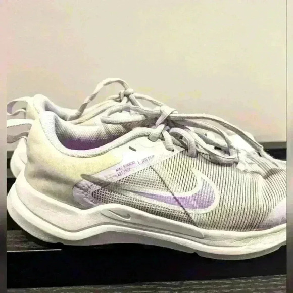 Nike Girls Downshifter Purple  Sneaker - size 4 excellent condition - Picture 1 of 5